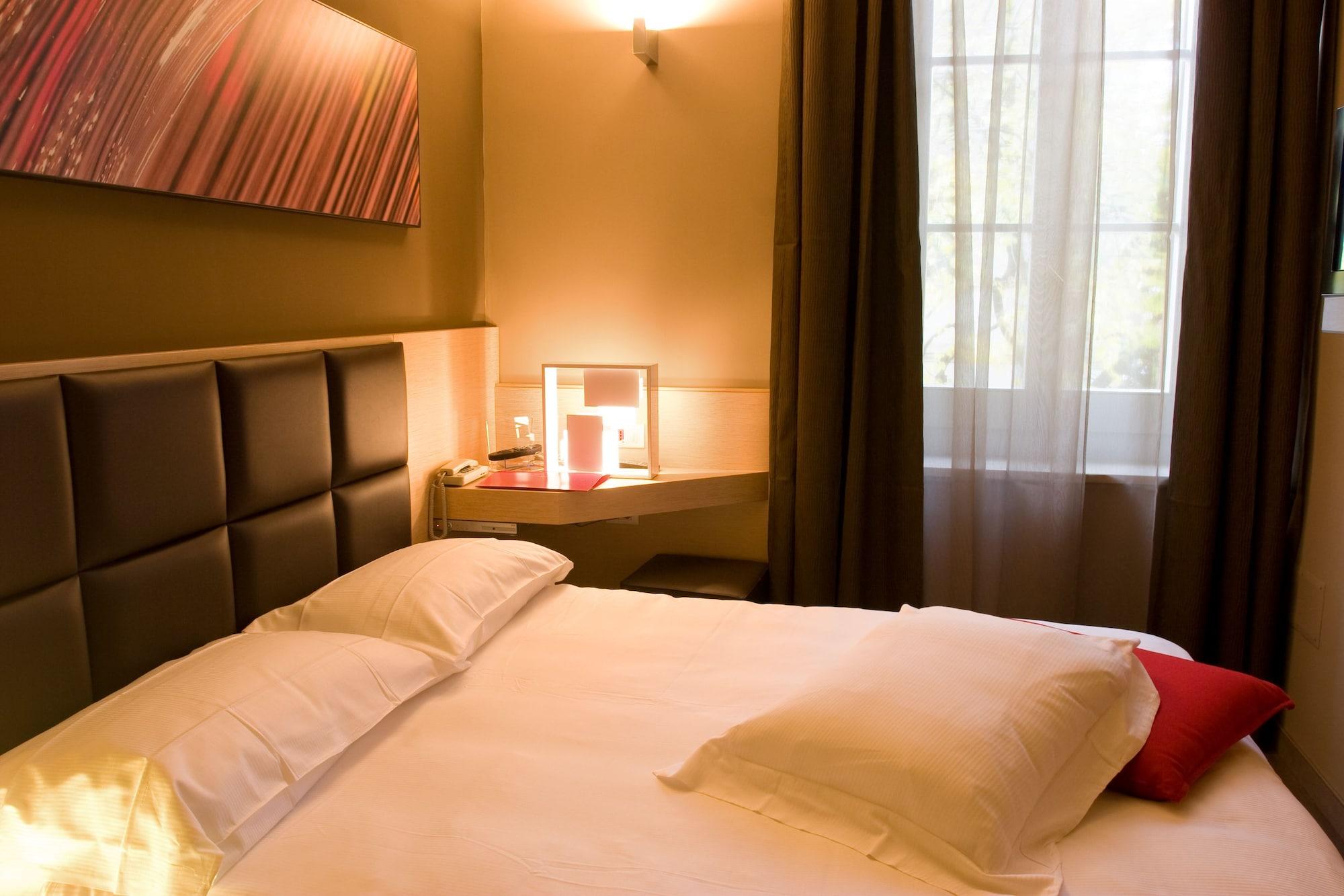 Unahotels Villa Dei Platani Foligno Dış mekan fotoğraf