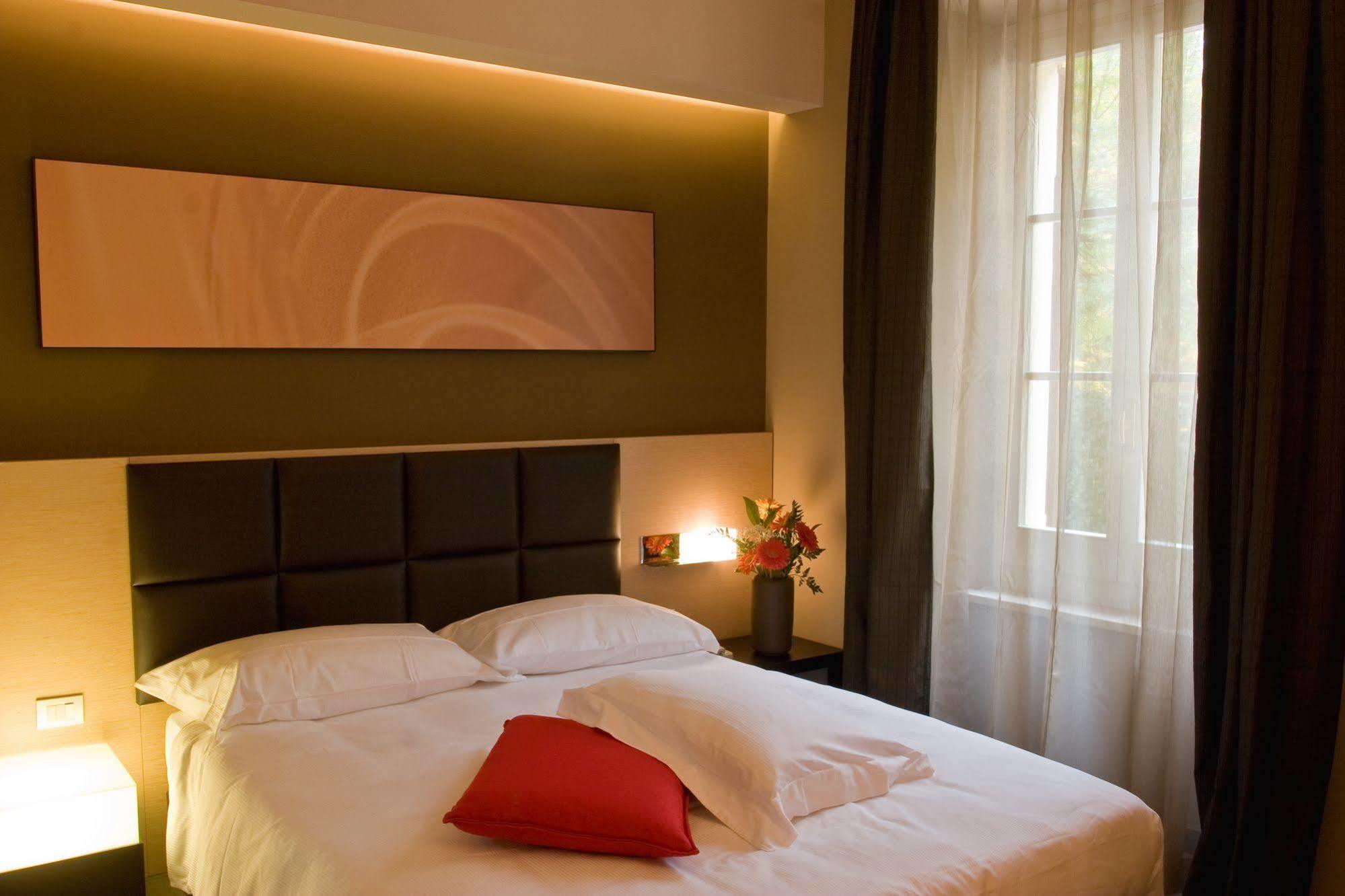 Unahotels Villa Dei Platani Foligno Dış mekan fotoğraf