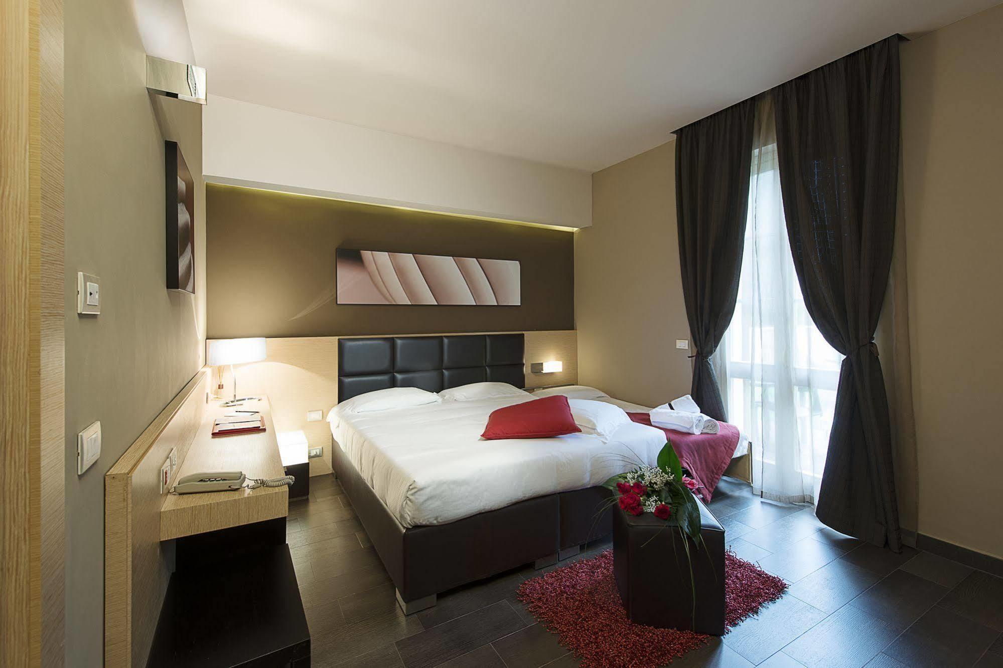 Unahotels Villa Dei Platani Foligno Dış mekan fotoğraf