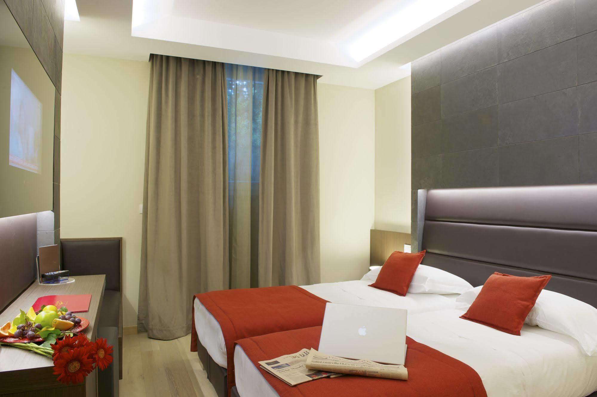 Unahotels Villa Dei Platani Foligno Dış mekan fotoğraf