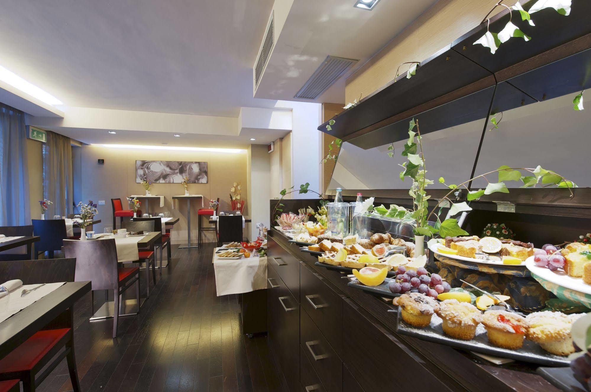 Unahotels Villa Dei Platani Foligno Dış mekan fotoğraf